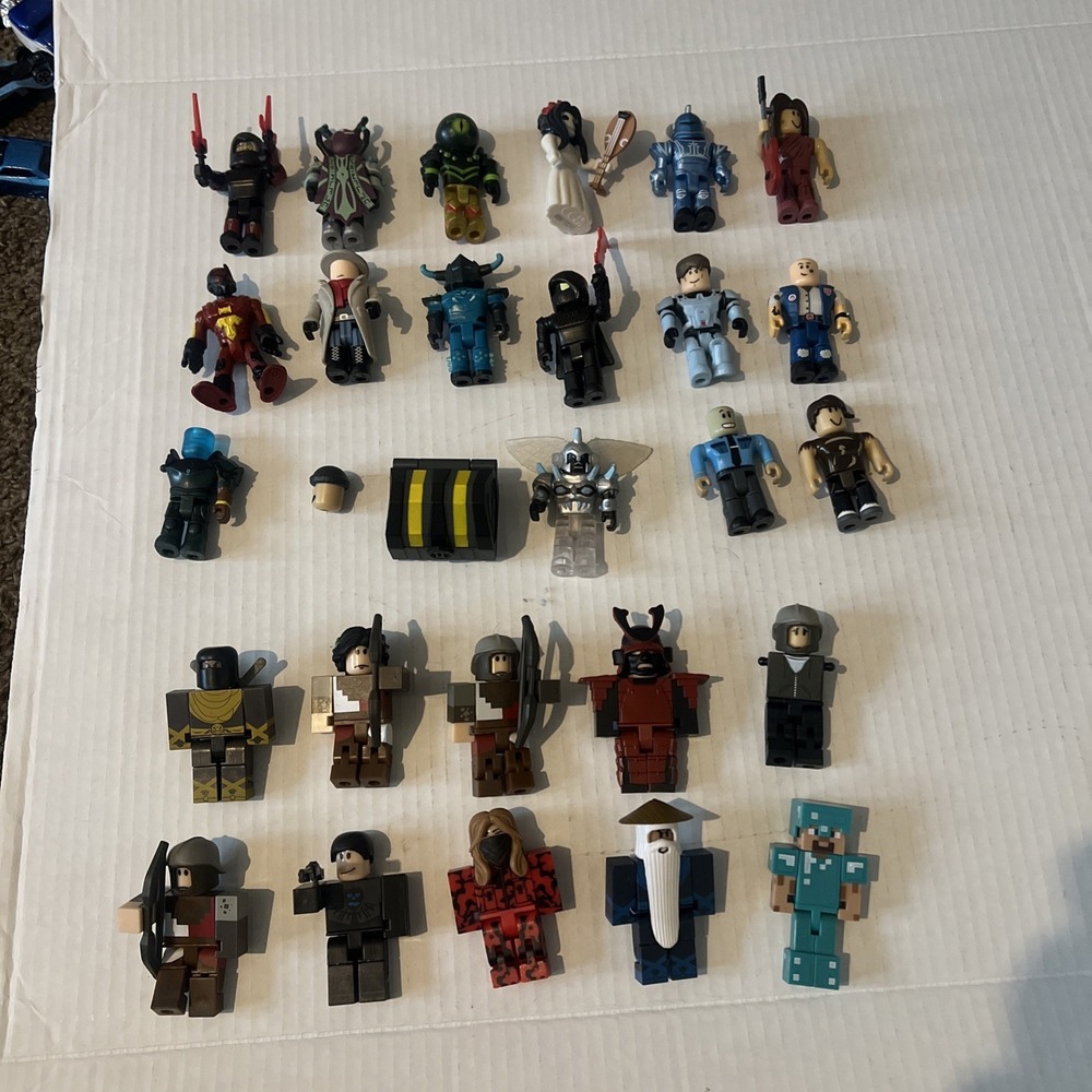 Roblox Jazwares Action Figures & Accessories Mixed Lot 25 Figures TR1
